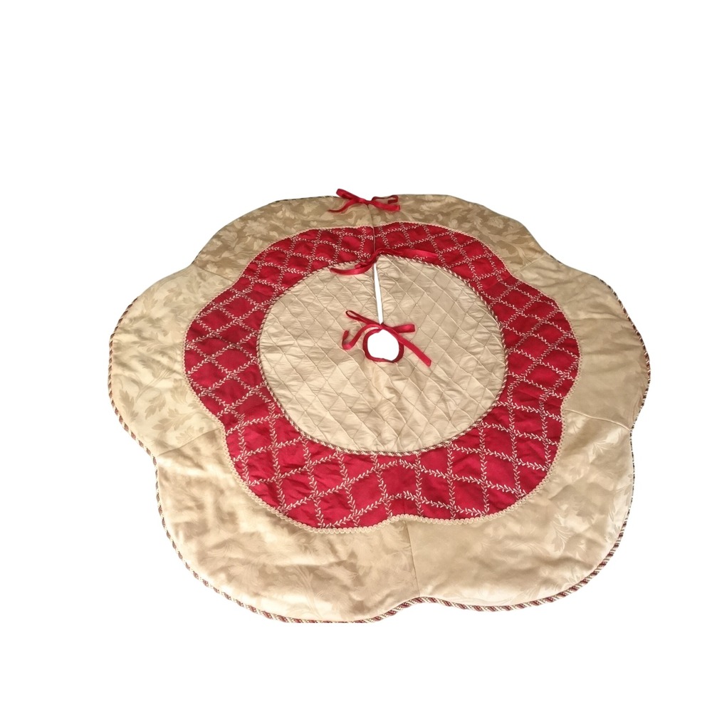 Christmas Tree Skirt Gold Red Excellent Scalloped Quilted